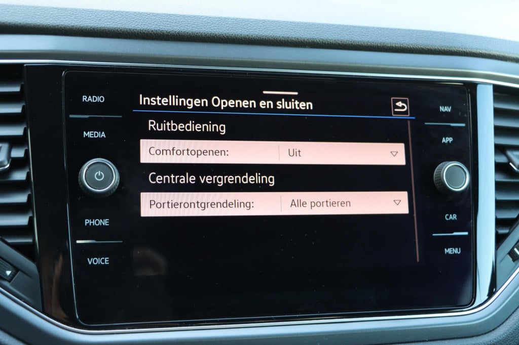 Volkswagen T-roc cabrio 1.5 tsi r-line 150pk dsg7