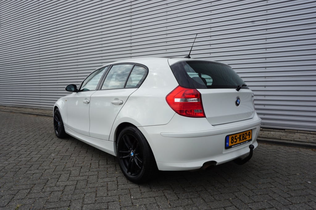 BMW 1 Serie 116i business line airco / elektr. ramen / lm velgen / trekhaak
