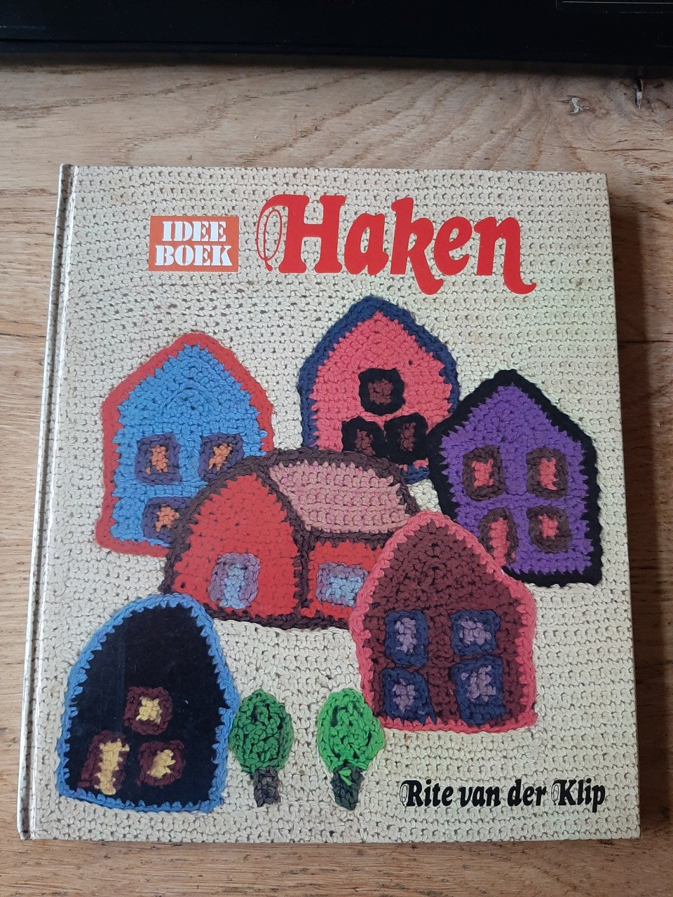 Vier boeken over haken, incl. haakpatronen