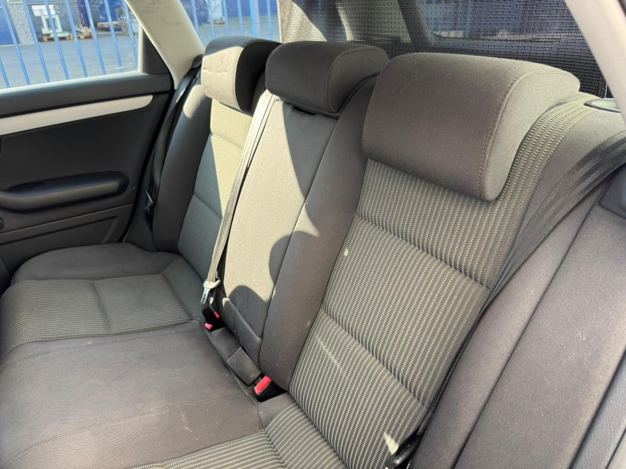 Audi A4 1.8 turbo pro line met een vol jaar APK!