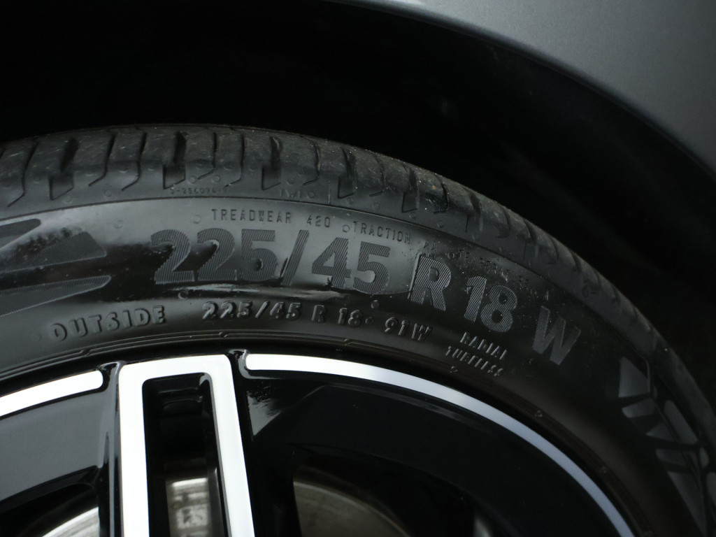 Mercedes-Benz A-Klasse 180 business solution amg | panoramadak | sfeerverli