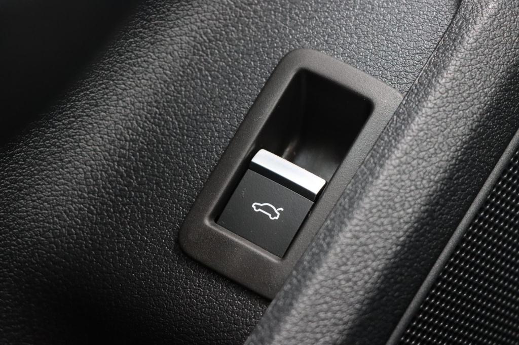 Audi A4 limousine 40 tfsi advanced edition 204pk | camera | carplay