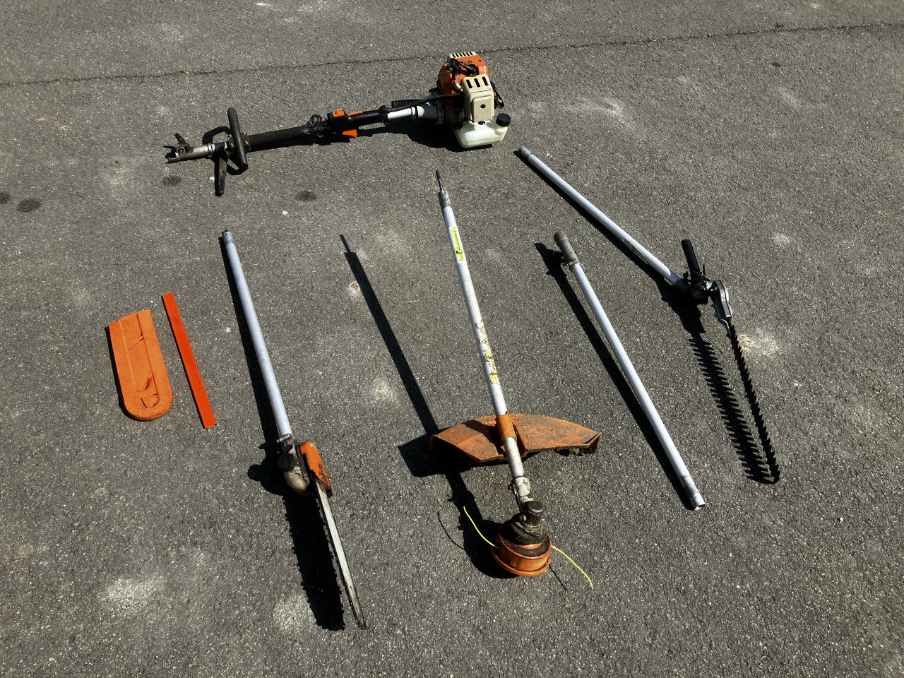 Te koop 2 bosmaaiers met hulpstukken