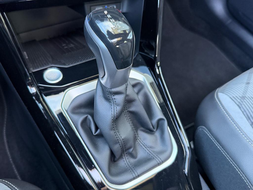 Volkswagen T-roc 1.5 tsi r-line | black style | panoramadak | 19 inch | cam