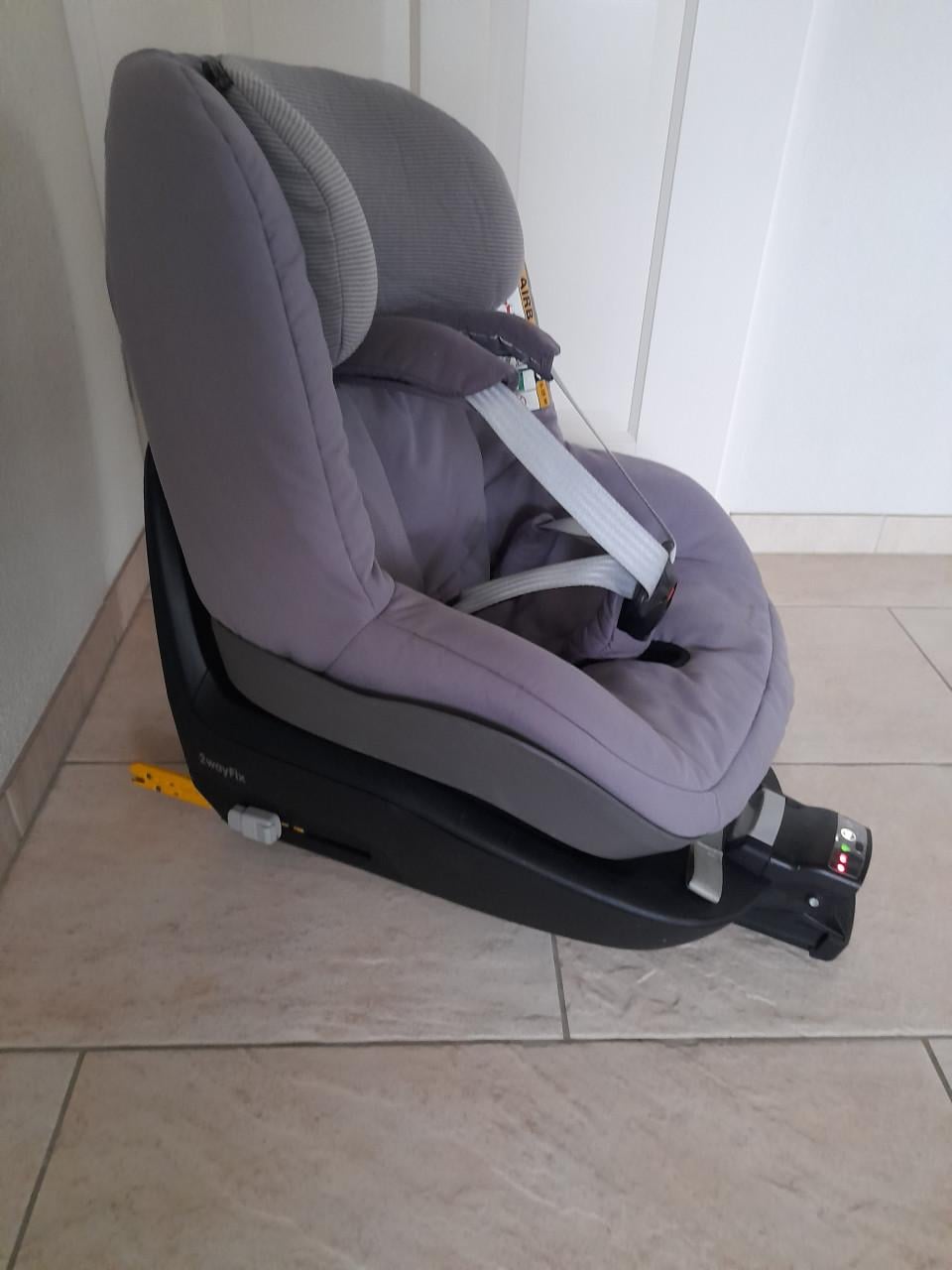 Maxi cosi pebble set met iso fix van 0/9 mnd en 9/18kg (in goede nette st.