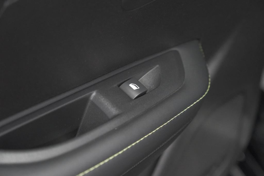 Peugeot 208 puretech 100 gt | camera | apple carplay | parkeersensoren | na
