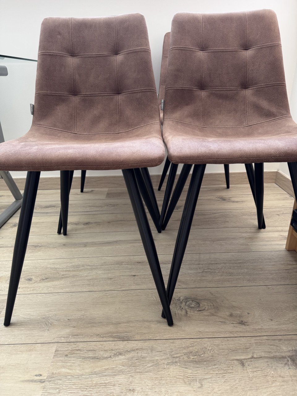 Eetkamer stoelen.