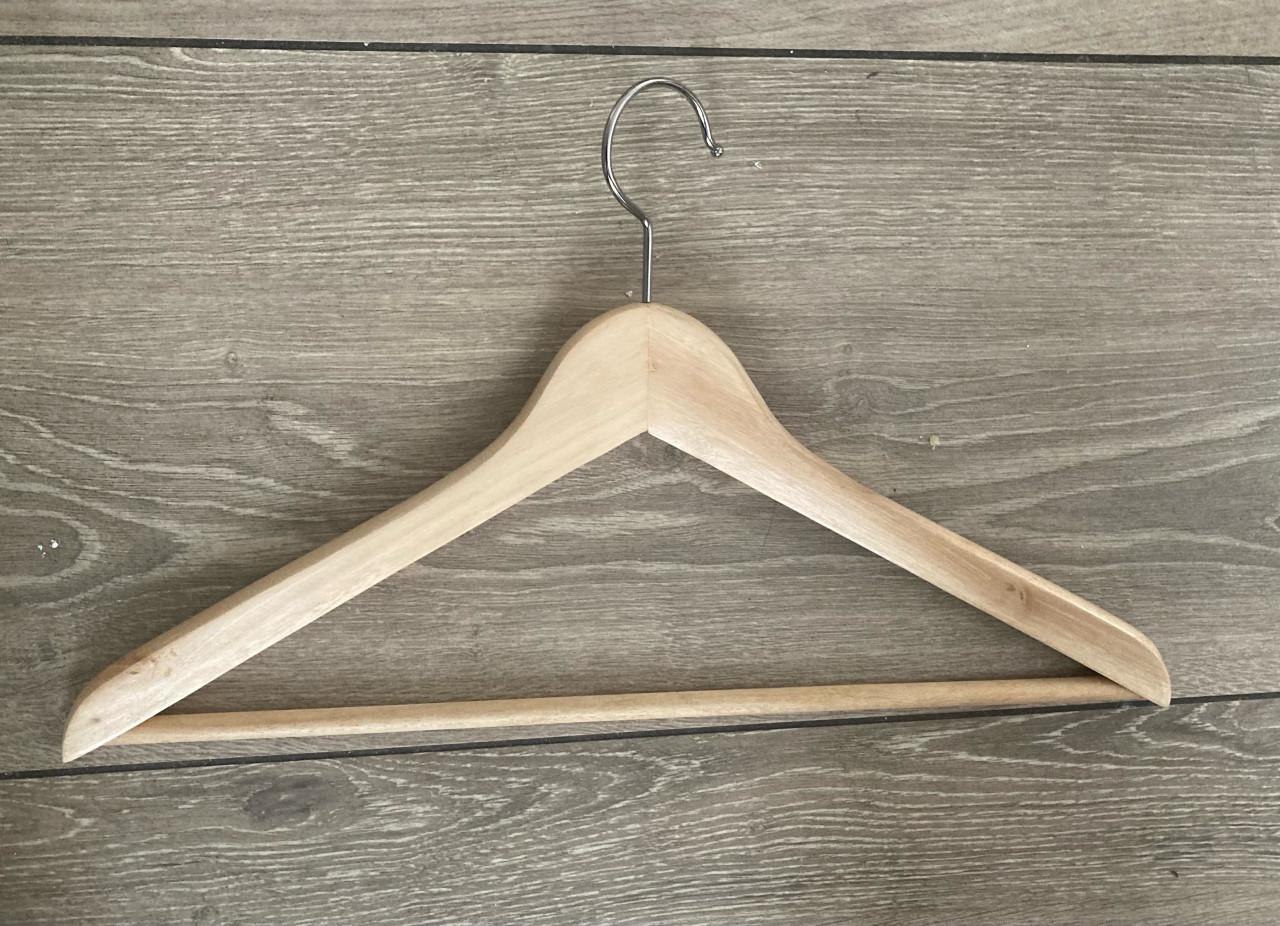 Houten kkedinghangers 48 stuks!