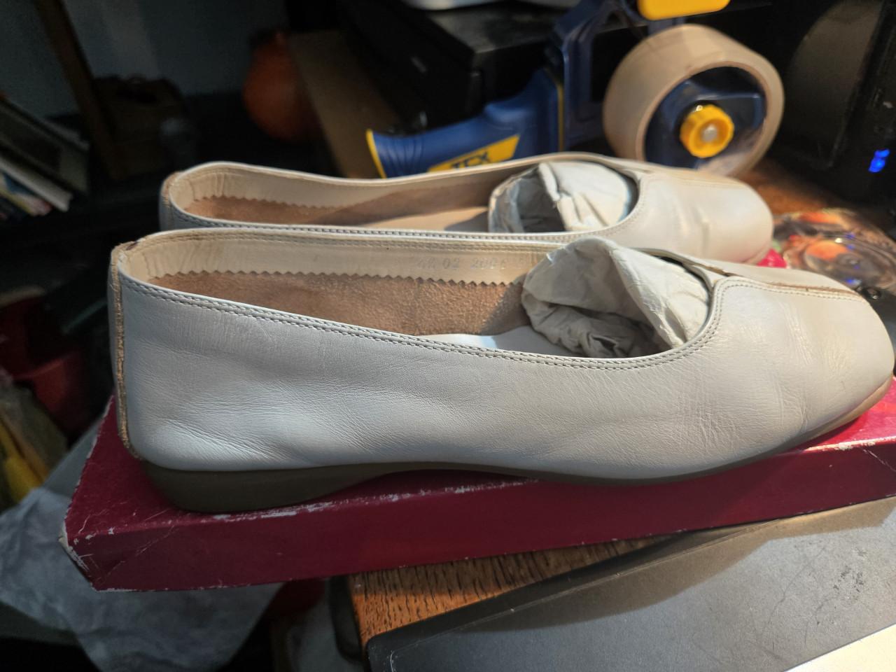 Crème- of off-white leren loafers Maat 39 (US 8.5) Aerosoles