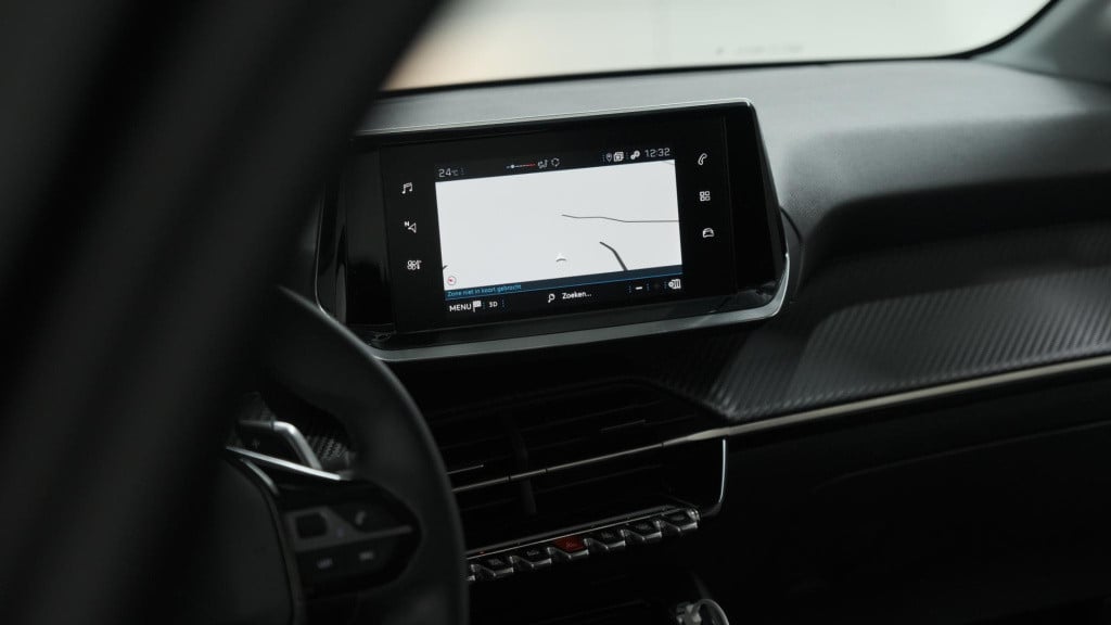 Peugeot 208 puretech 100 eat8 active | parkeersensoren | navigatie | apple 