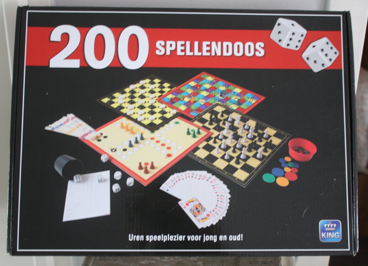 Doos met 8 spellen