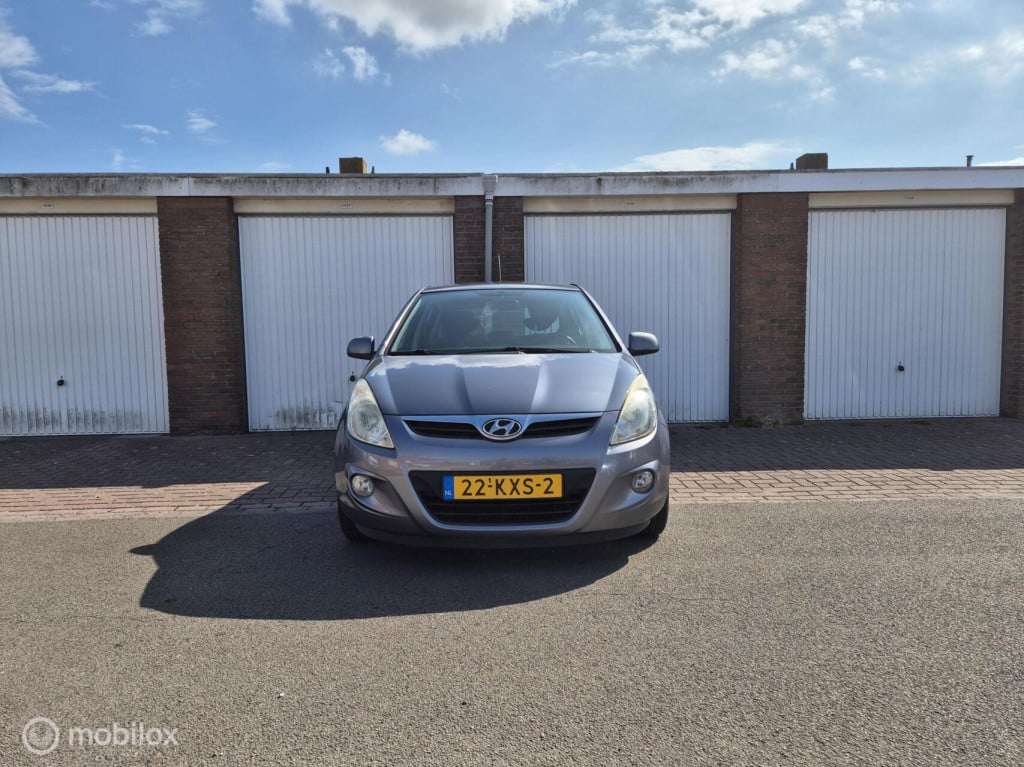 Hyundai I 20 1.2i dynamicversion / 5-deurs / dealeronderhouden/ airco / par