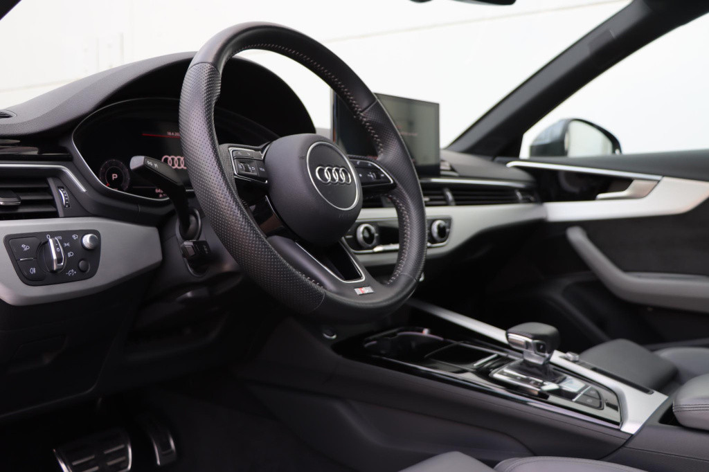 Audi A4 limousine 35 tfsi launch edition sport