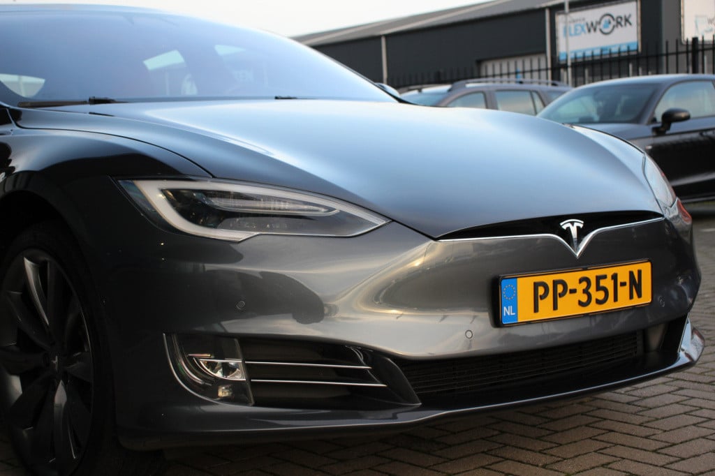 Tesla Model S 90d base 422pk | panoramdak | luchtvering | autopilot