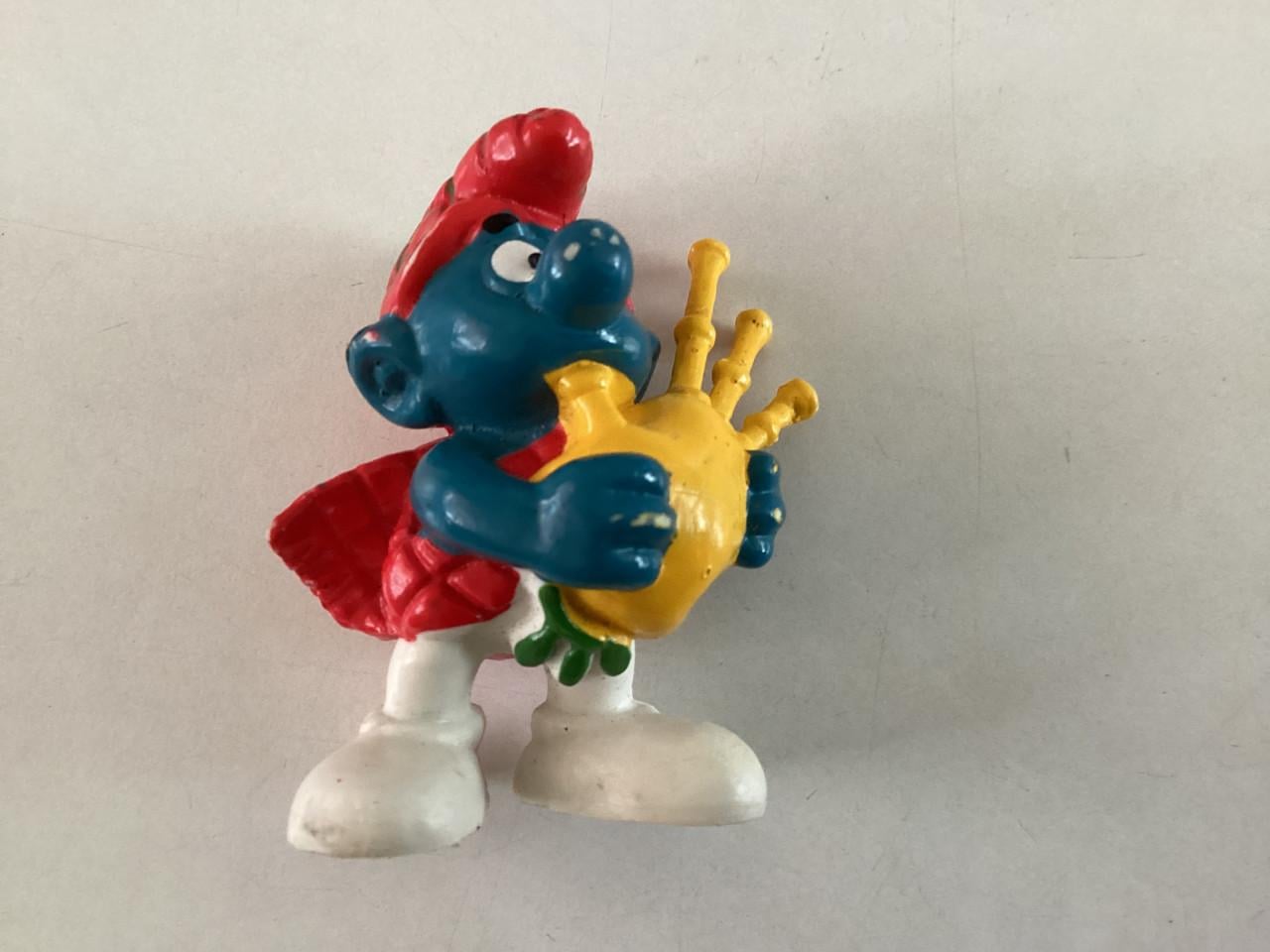 Schotland Smurf. Nr. 2.0105. Schleich. Made in Hong Kong.  Witte overschoen