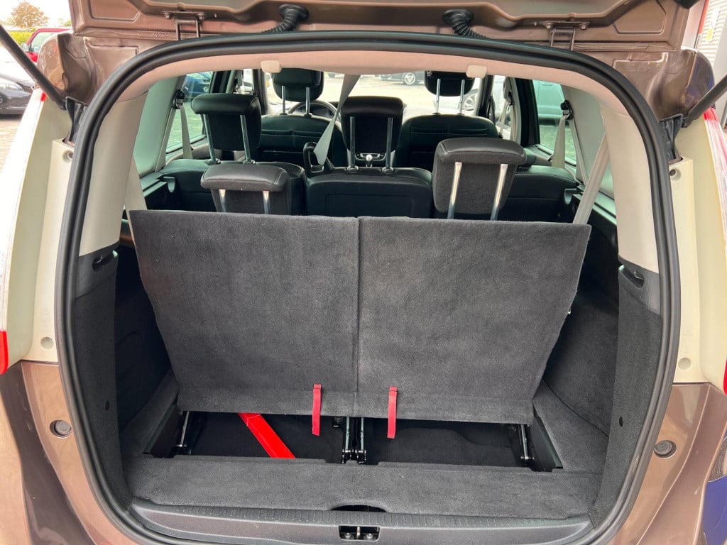 Renault Grand Scenic 1.2 tce bose 7pers. navi, camera, trekhaak enz..