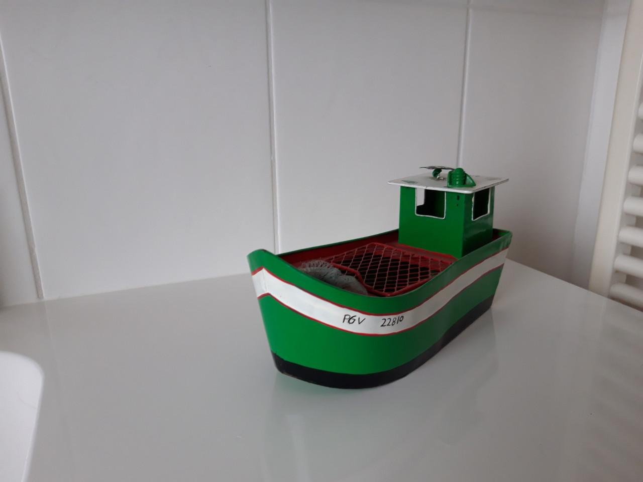 Metalen vissersbootje ( Frankrijk )