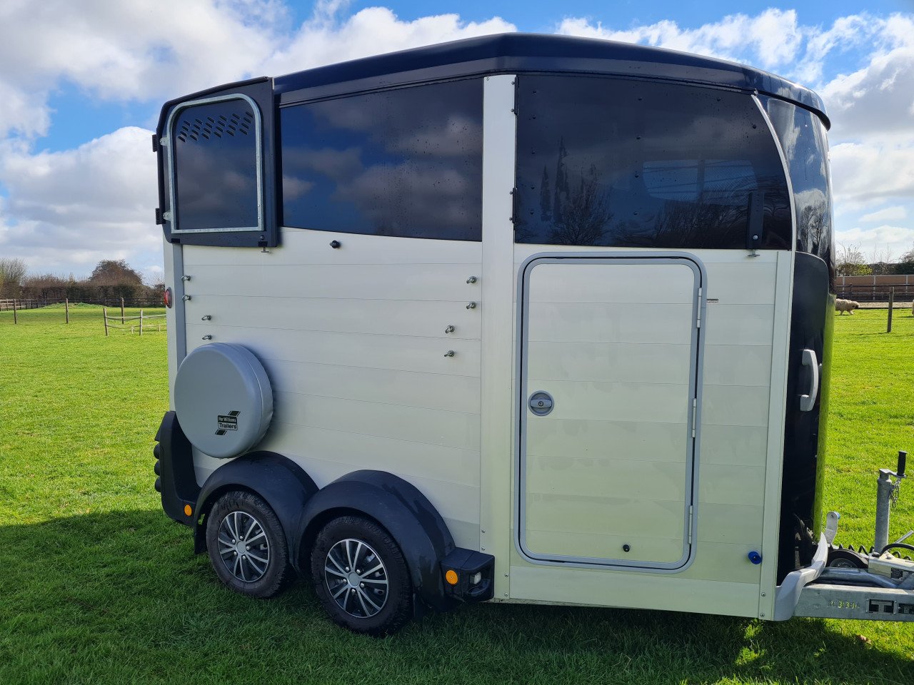 HBX 506 tweepaards trailer ifor Williams