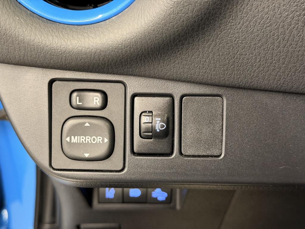 Toyota Yaris 1.5 hybrid skyblue edition