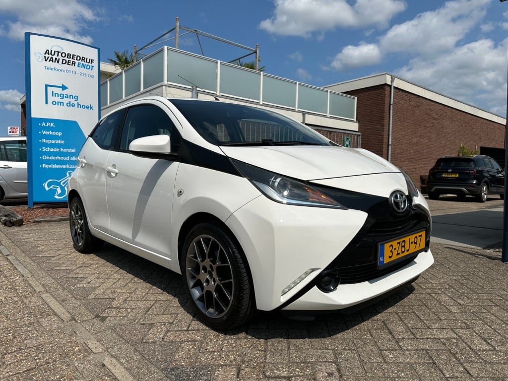 Toyota Aygo 1.0 vvt-i x-play camera lm velgen 2e eigenaar