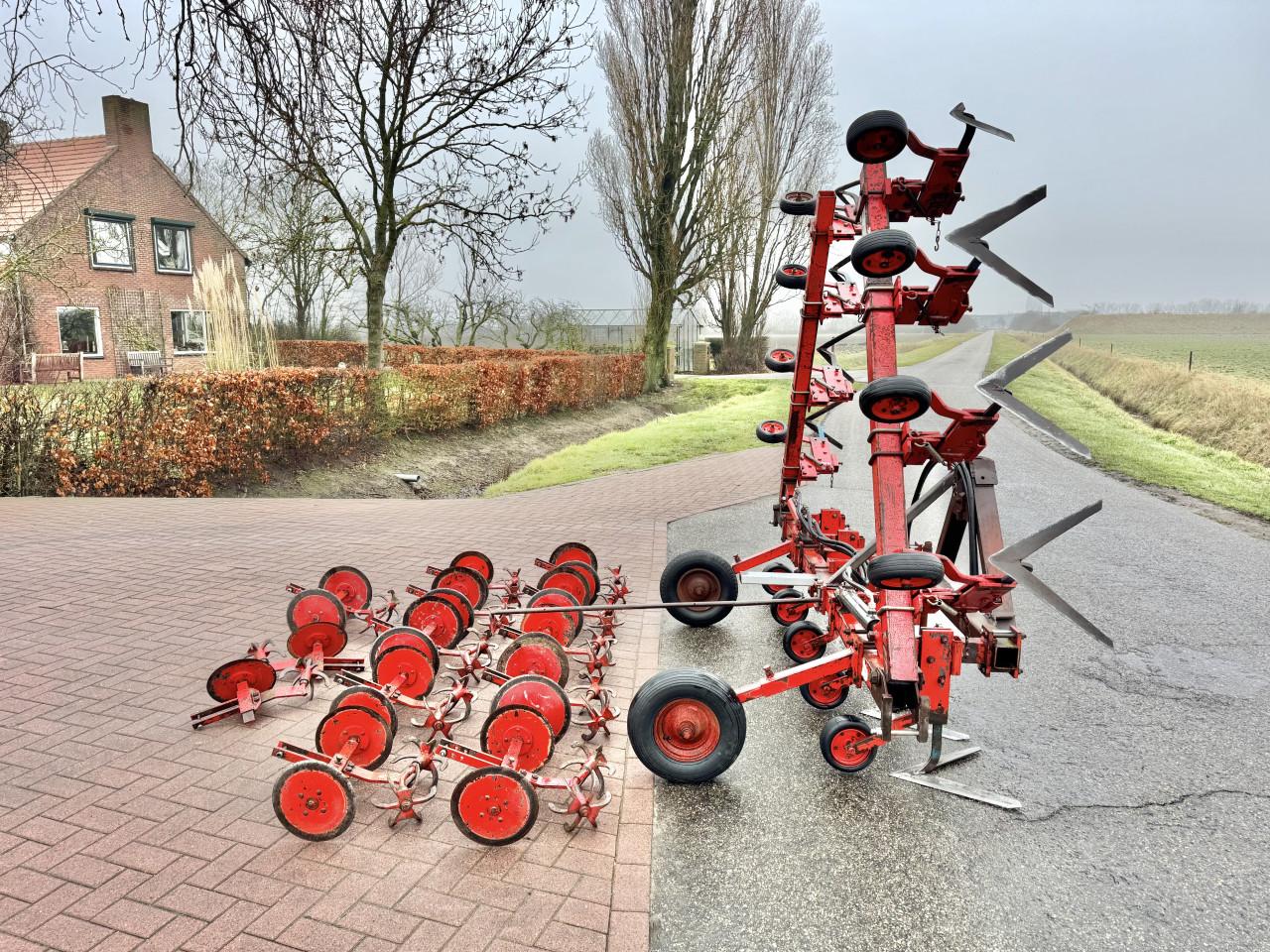 12 rijige Steketee Schoffelmachine Hydr.opklapbaar