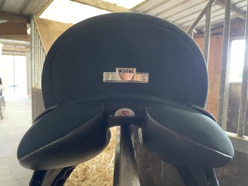 Wintec Dressuurzadel 17 inch I.z.g.s.