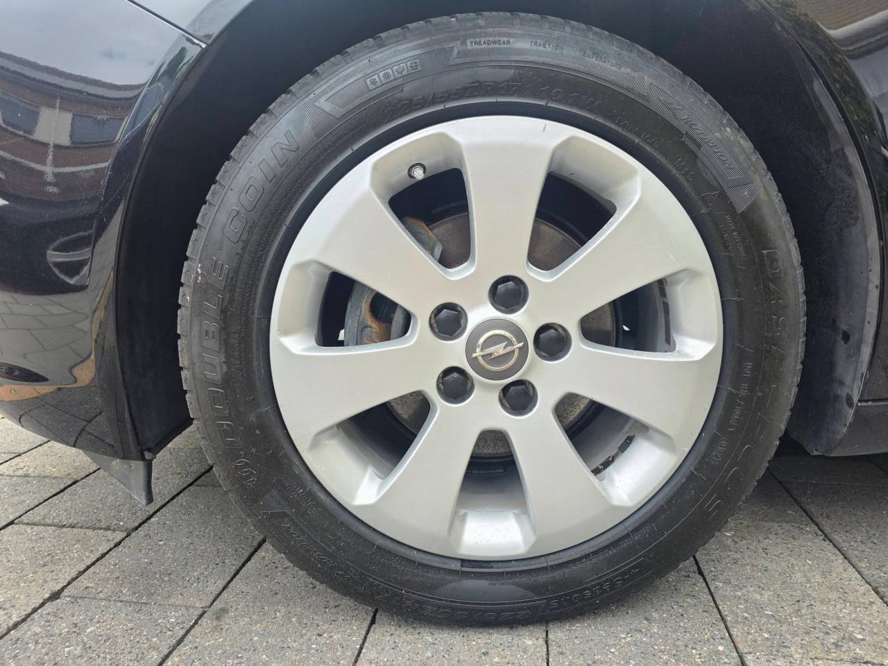 Tekoop zeer nette Opel Insignia 1.8i Cosmo  bj 2010