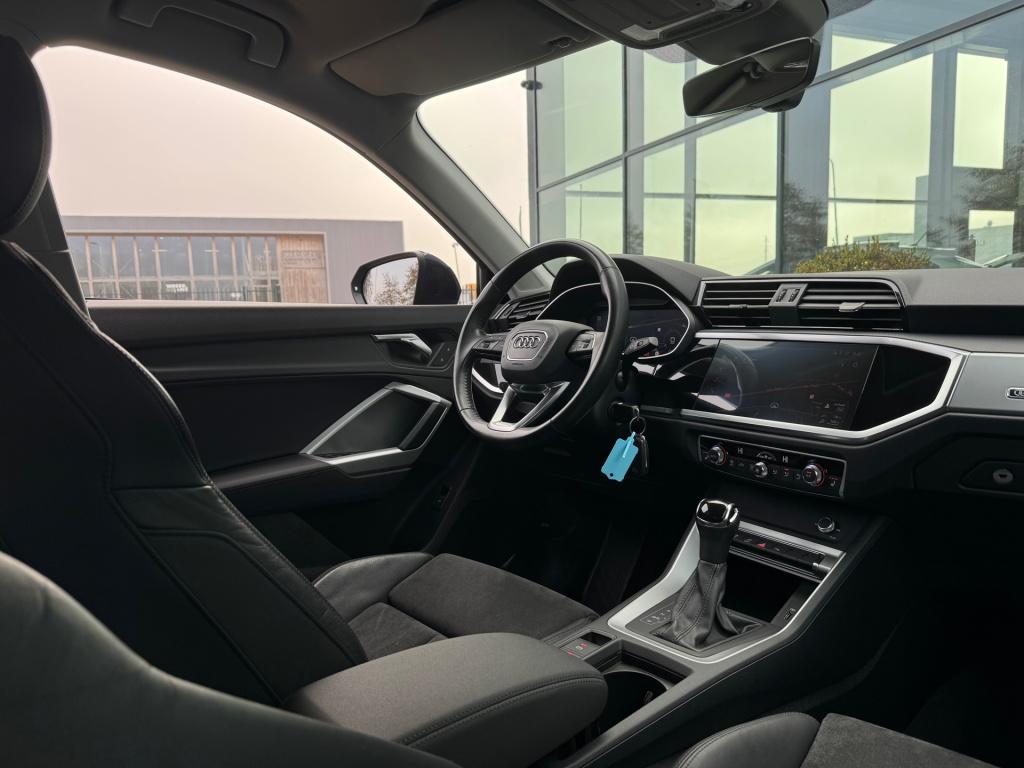 Audi Q3 35 tfsi * leder / alcantara * stoelverwarming * navigatie