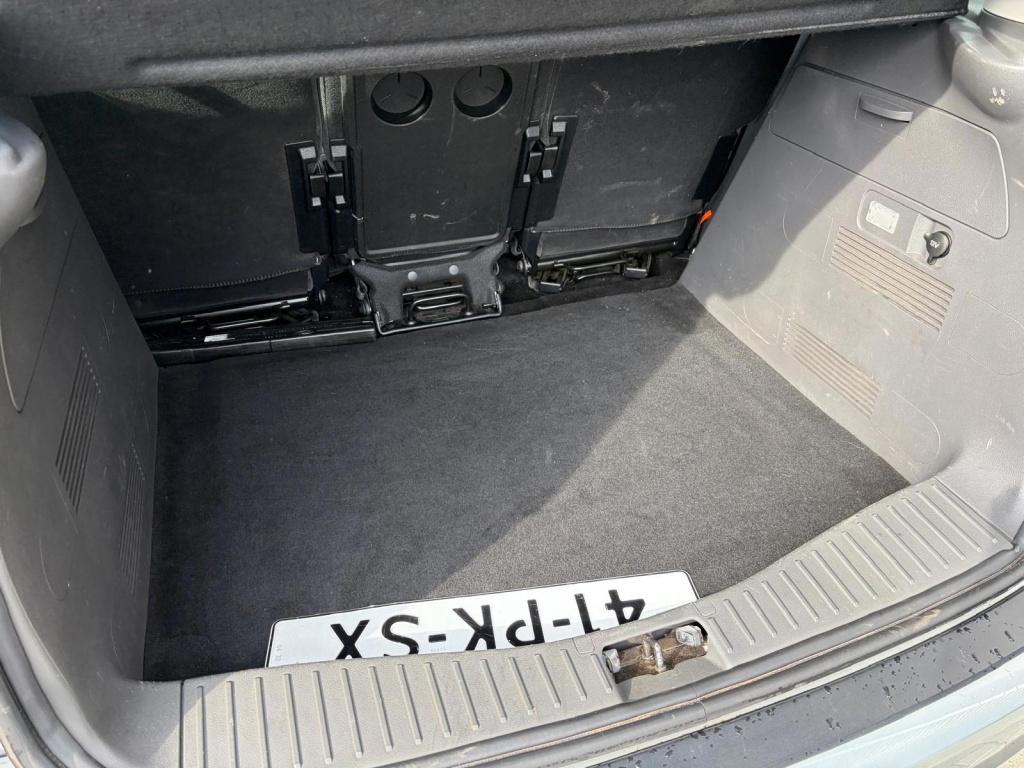 Ford C-max focus 2.0-16v ghia/153.000 nap/dealer onderhouden/trekhaak/andro