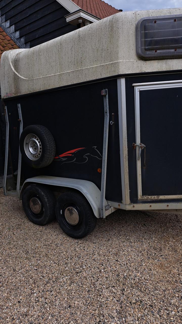 Paardentrailer, merk Sluis, 2-paards