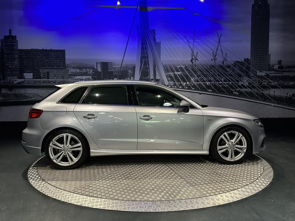 Audi A3 sportback 1.5 tfsi cod sport s line edition *origineel nl*
