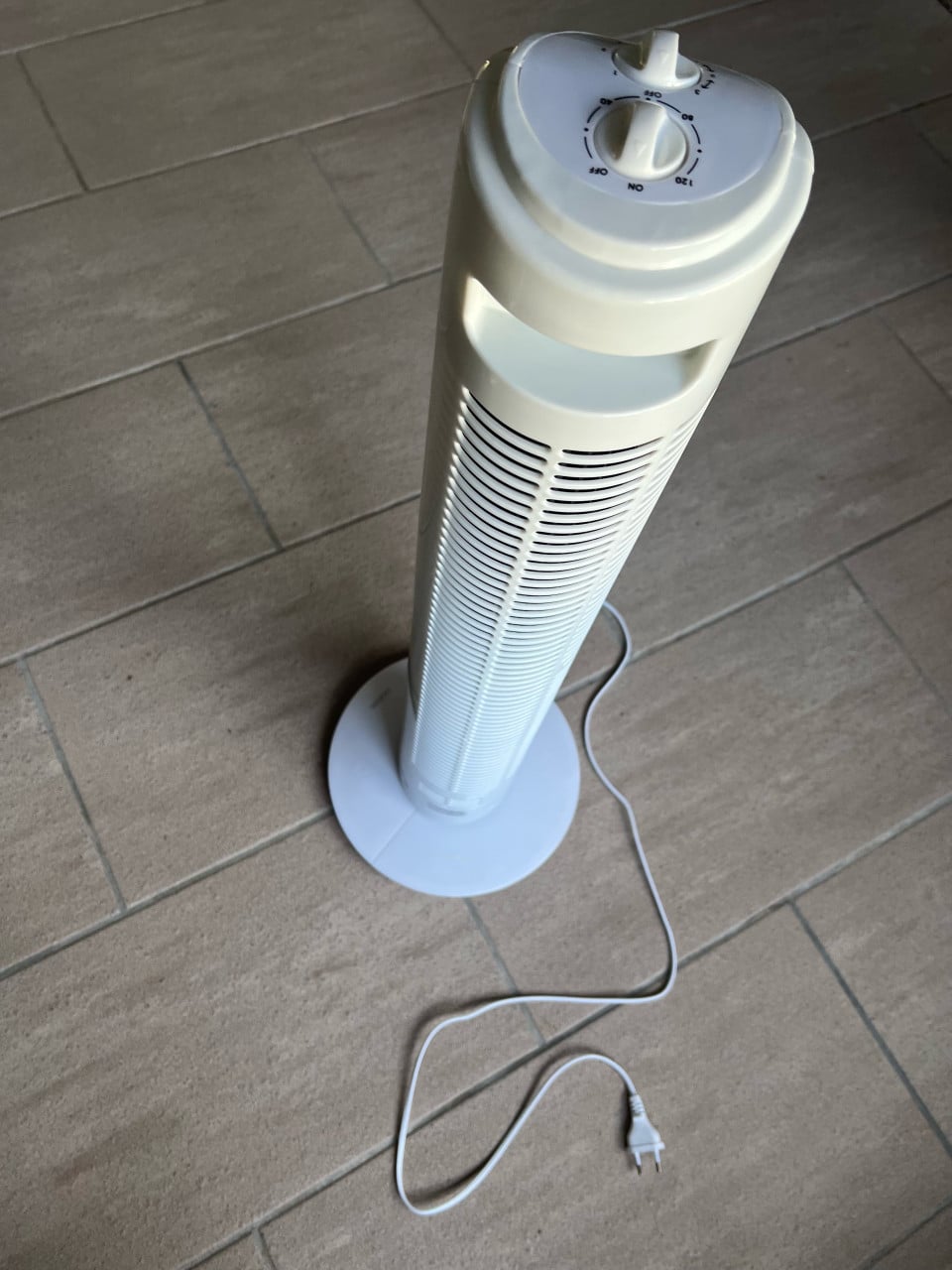 Kolomventilator wit Blokker. nog prima 15 euro.