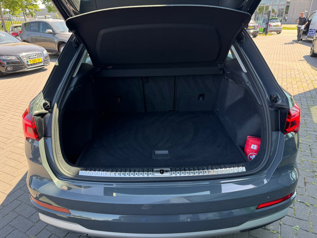 Audi Q3 35 tfsi advanced * matrix led * keyless * trekhaak