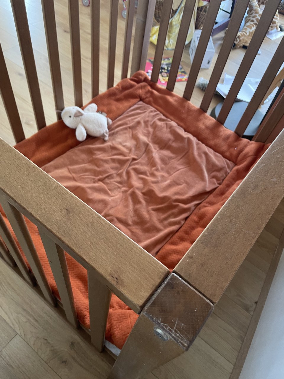 Box te koop - bruin + boxkleed