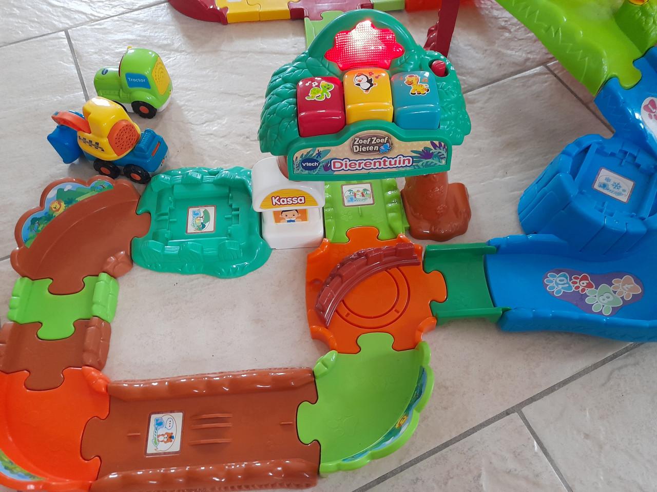 Vtech zoef zoef  dierentuin met extra paden en glijbaan (in nette staat)