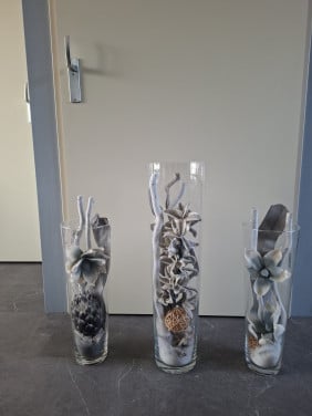 3 vazen met kunstbloemen