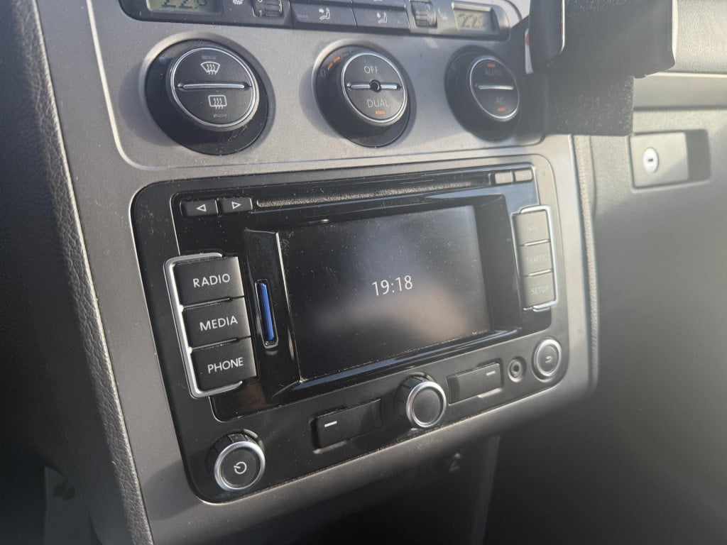 Volkswagen Touran 1.4 tsi highline automaat clima stoelverwarming