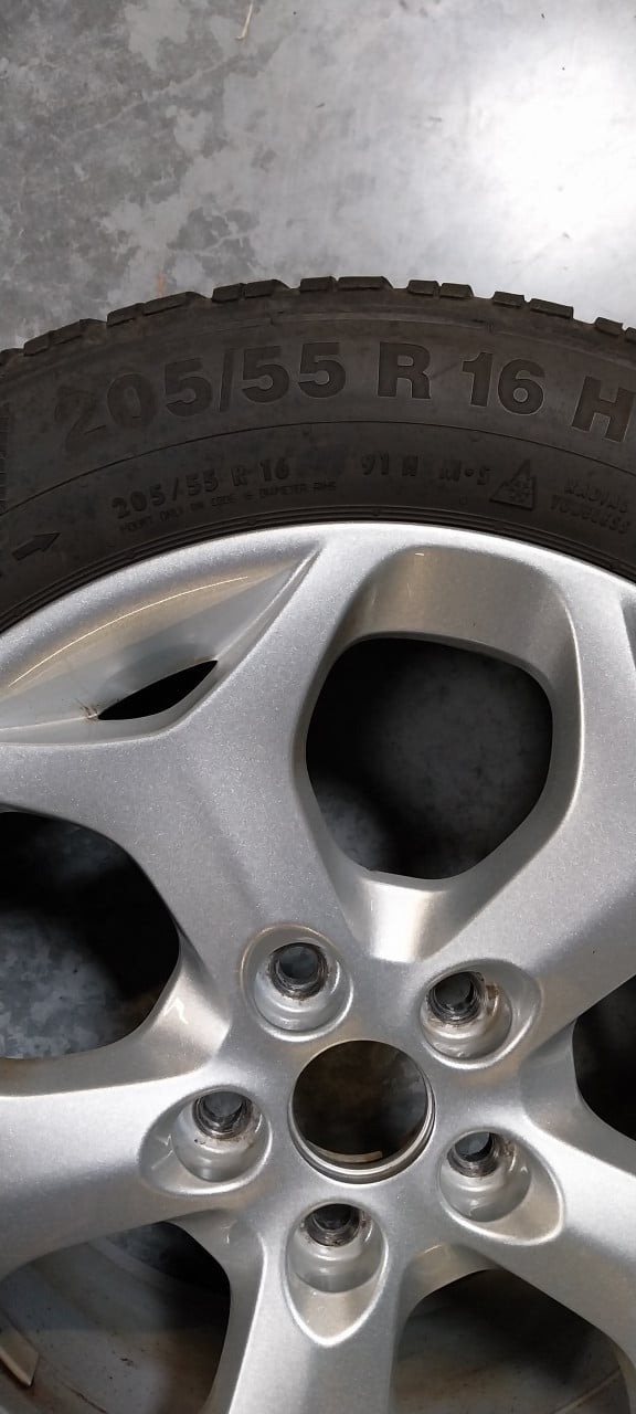 Te koop: 4 winterbanden lichtmetalen velgen ford focus