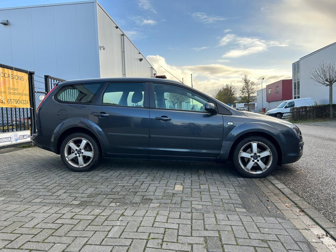Ford Focus Wagon 1.6-16V Futura In de opties!
