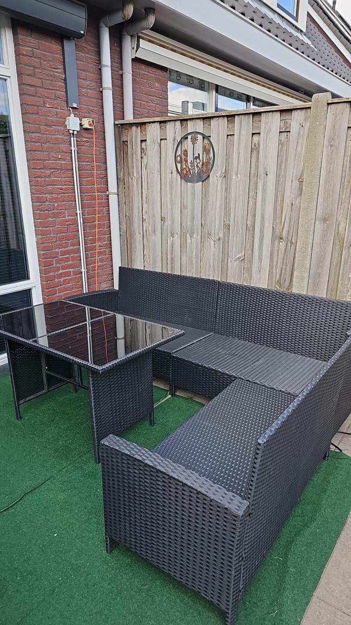 Loungeset met 2 hockers en tafel