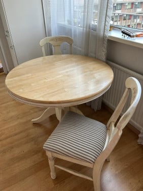 Eettafel met 4 stoelen