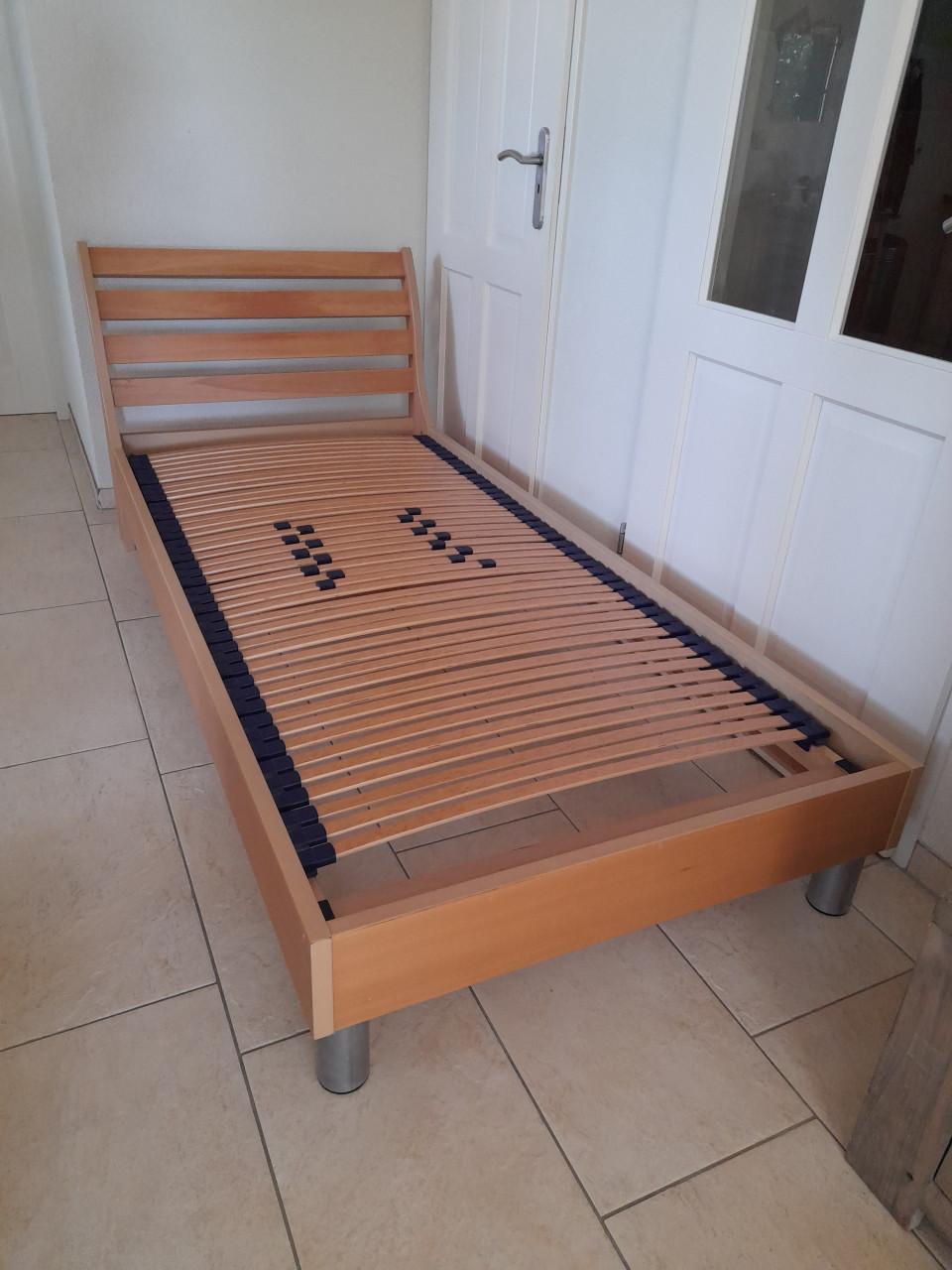 Mooi net 1 persoons bed 90 x 200 (in goede staat)
