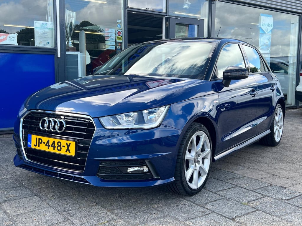 Audi A1 Sportback 1.0 tfsi adrenalin, s-line, navi enz...