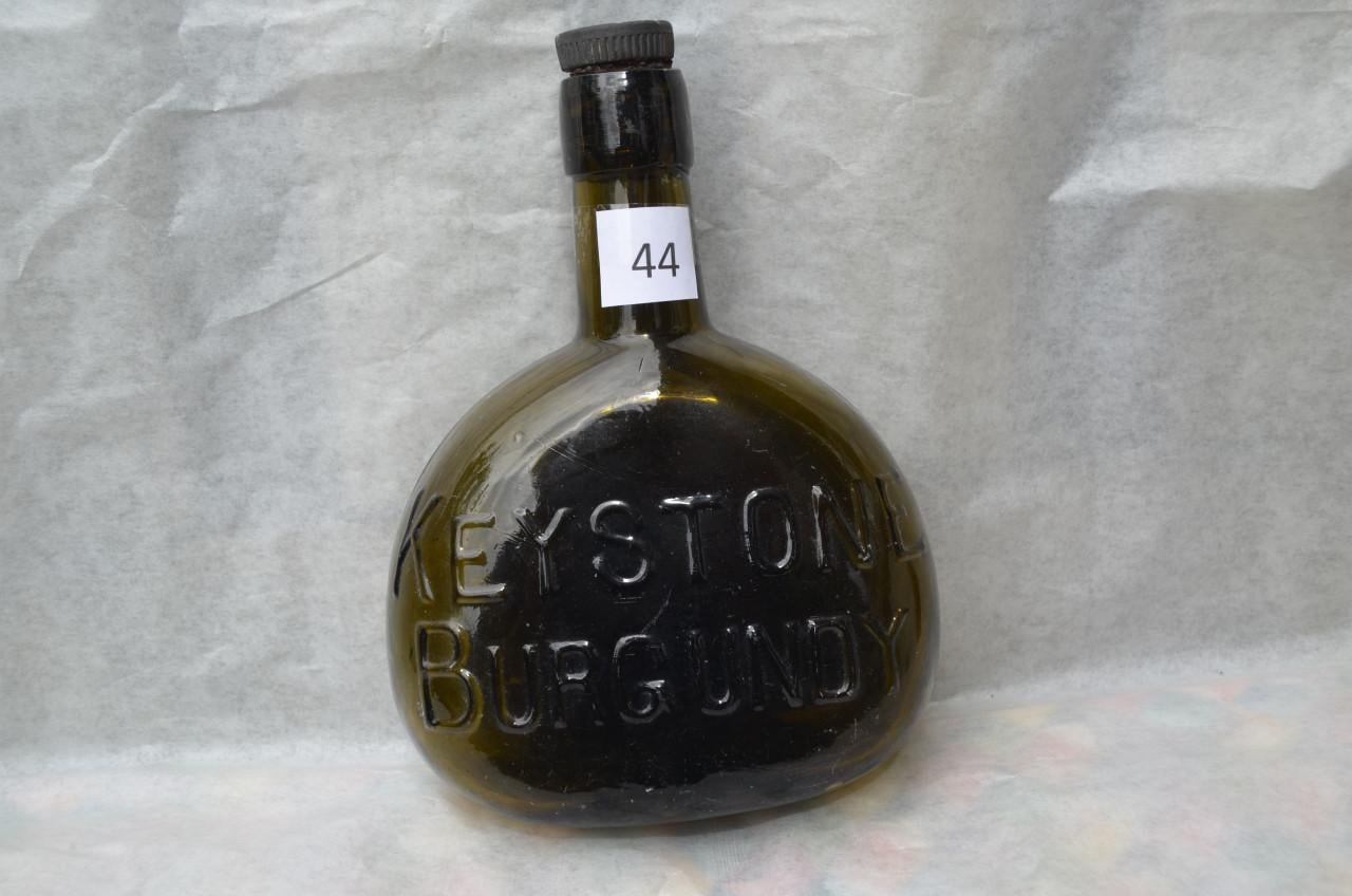 Keystone Burgundy oude decoratieve Austr. wijnflessen 19e eeuws