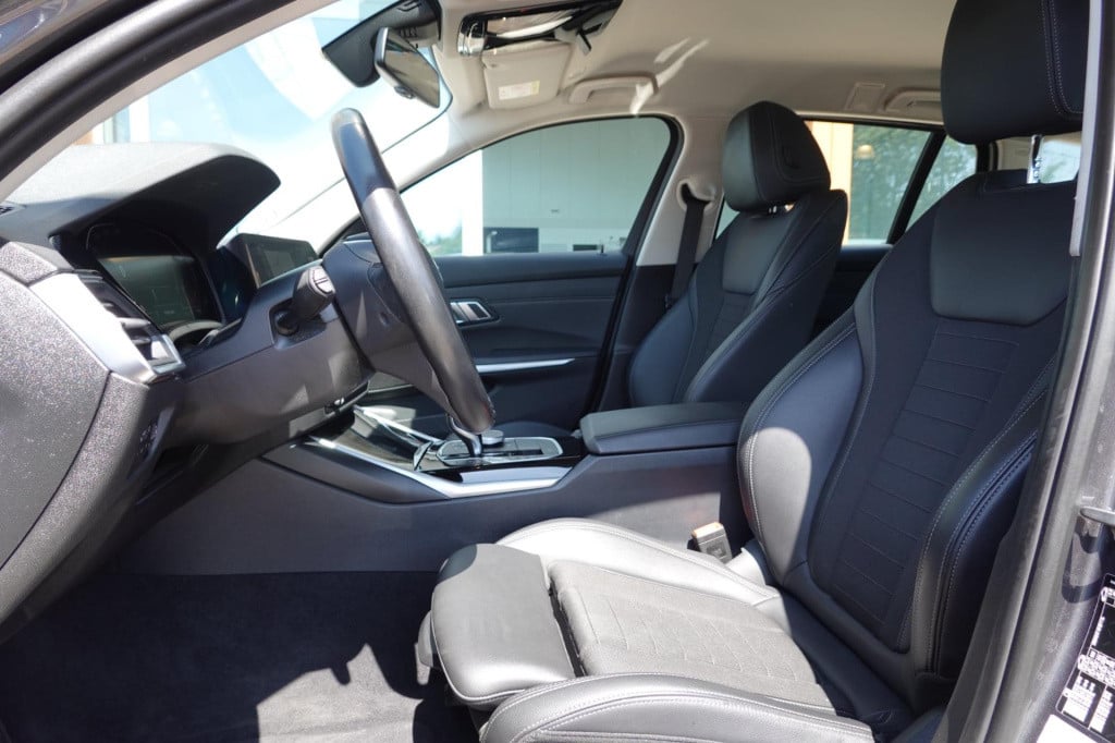 BMW 3-serie touring 330i business edition plus