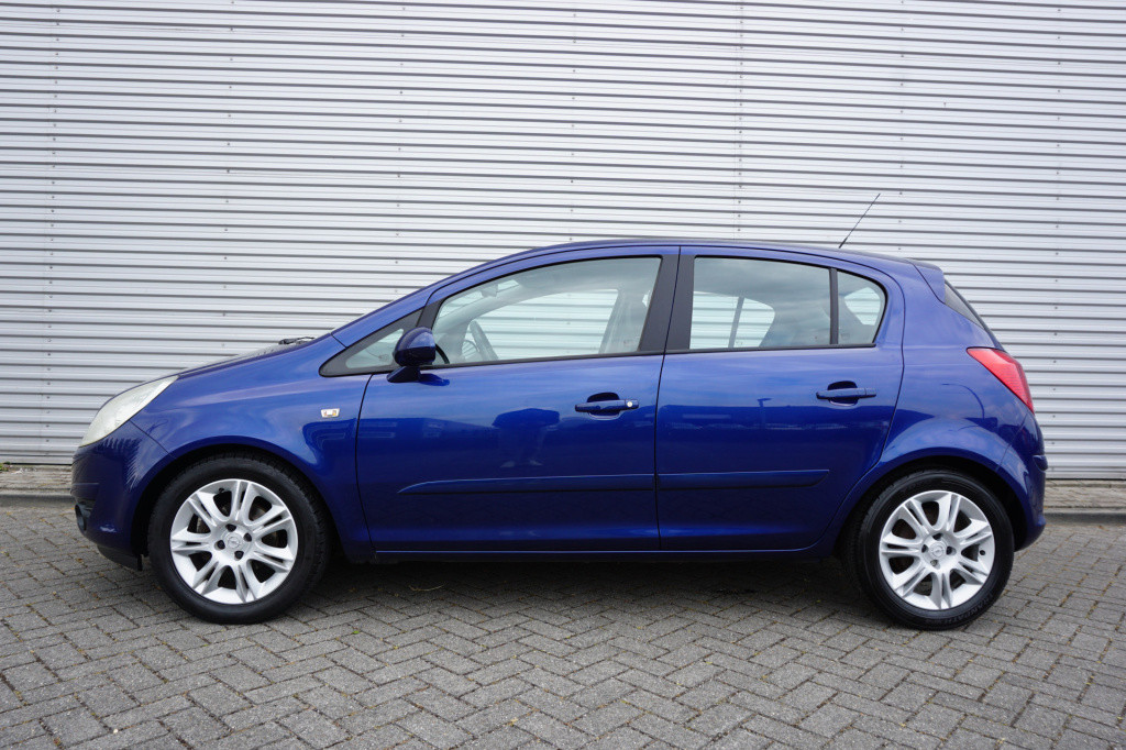 Opel Corsa 1.2-16v cosmo airco / elektr. ramen / trekhaak / nap