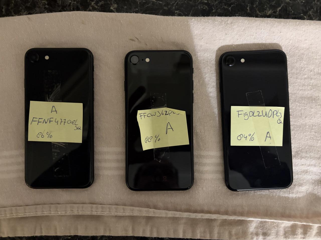 Apple iPhone SE-2020 64GB black iOS26.4, accu 84%+ krasvrij €50,-