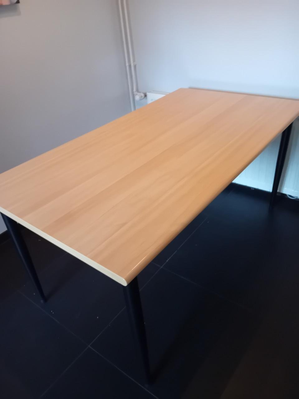 Lichte keukentafel