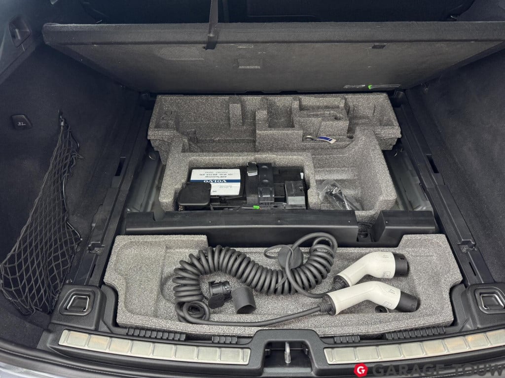 Volvo XC60 2.0 t8 twin engine awd inscription pano hud trekh