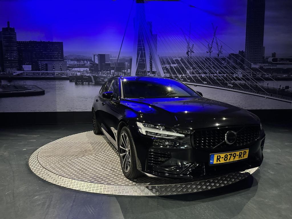 Volvo V60 2.0 t6 plug-in hybrid awd plus dark long range my2023 *1e eigenaa